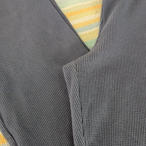 ⭐ Hollister Ultra High Rise Waffle Flare Pants size Small - Picture 4 of 7